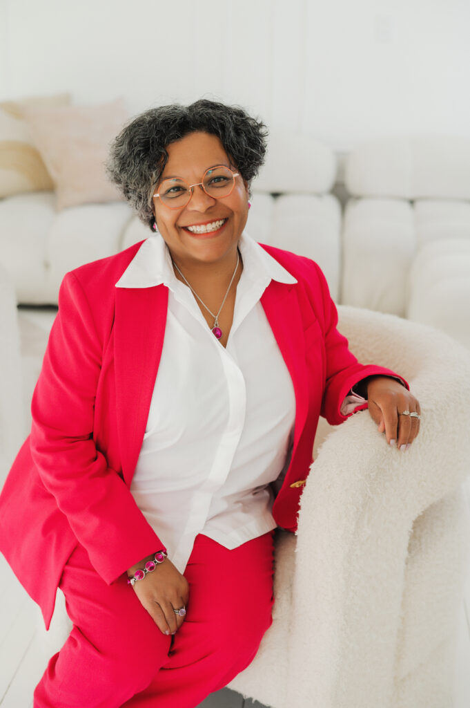 Photo of Véronique Loewen sitting on a chair